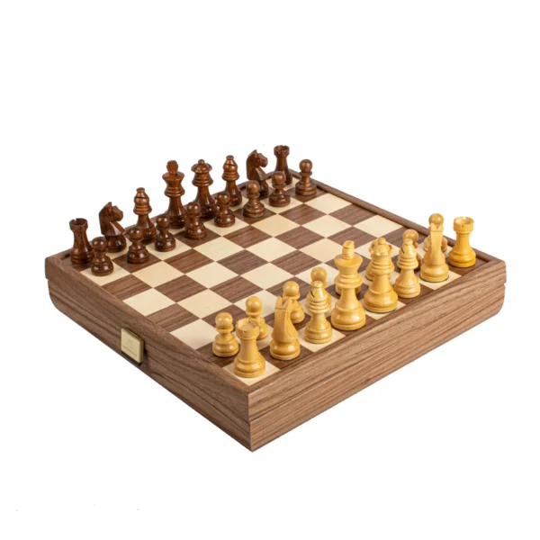 Igra // Šah - Handcrafted with Staunton Chessmen// "Walnut"