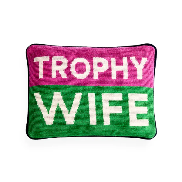 Jastuk // "Trophy Wife"