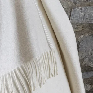 Ćebe // „Melrose“ – ecrue/pearl